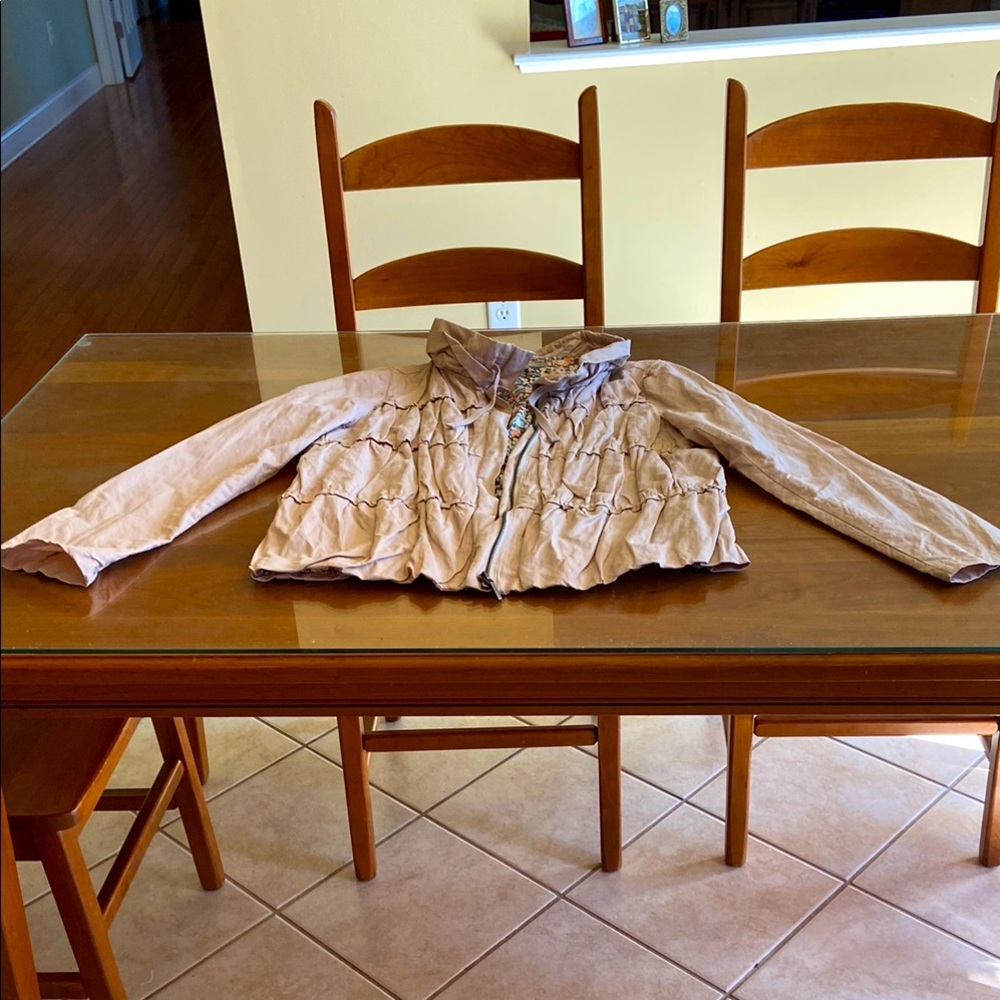 Beige Spring Jacket. Mostly Cotton. Neutral Color and Comfortable Fabric. EUC
